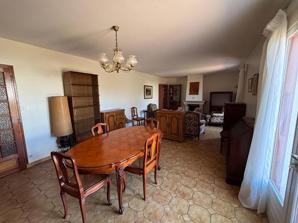 Maison de plain-pied avec garages et véranda - Au calme d'un village du Château-d'Oléron