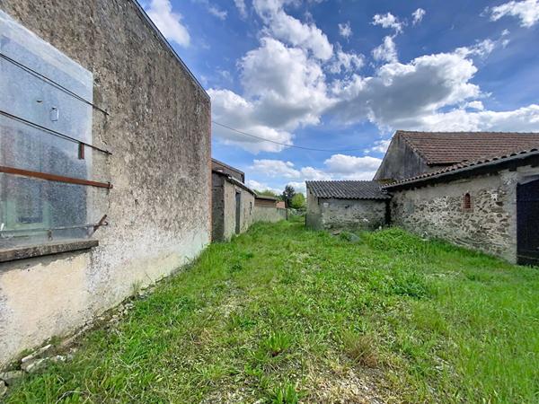 Fort potentiel pour ensemble immobilier à rénover de plus de 120 m² à proximité de Chalonnes-sur-Loire.