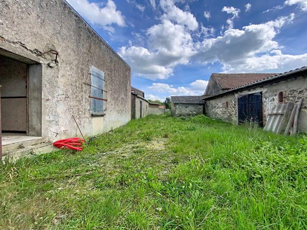Fort potentiel pour ensemble immobilier à rénover de plus de 120 m² à proximité de Chalonnes-sur-Loire.