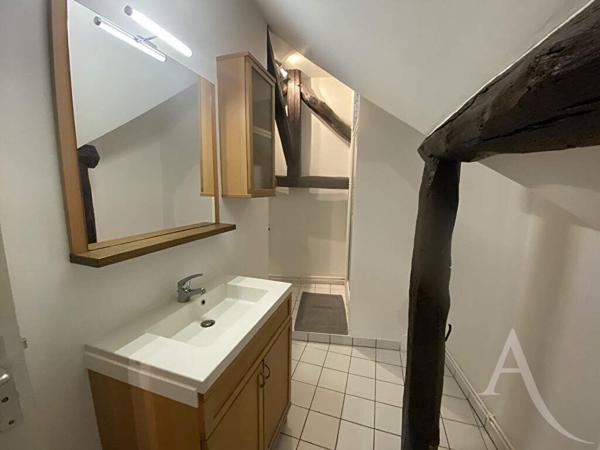 Studio meublé 20M² MANTES-LA-JOLIE proche gare MANTES STATION