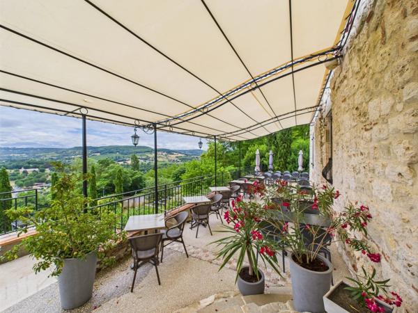 Ensemble immobilier de caractère à Penne-d’Agenais – Potentiel exceptionnel