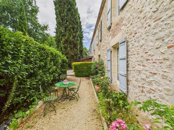 Ensemble immobilier de caractère à Penne-d’Agenais – Potentiel exceptionnel