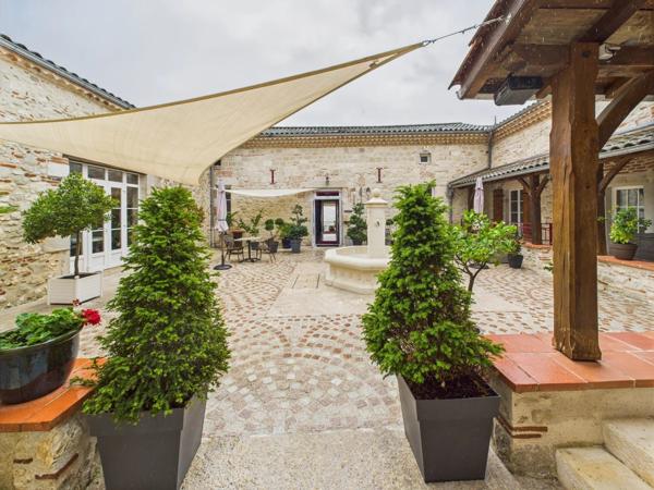 Ensemble immobilier de caractère à Penne-d’Agenais – Potentiel exceptionnel