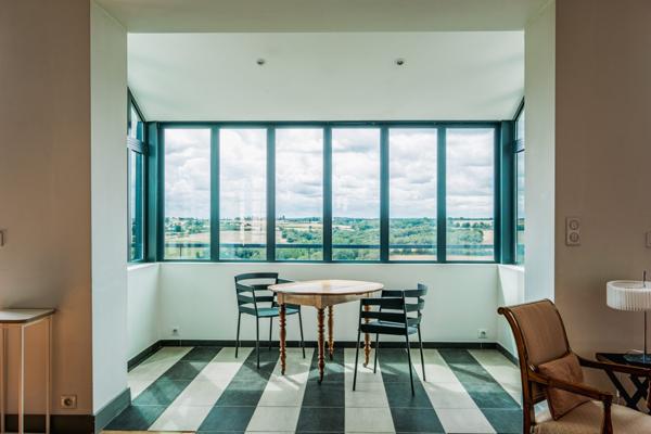 Maison d’architecte et panorama sur la vallée à Thouars