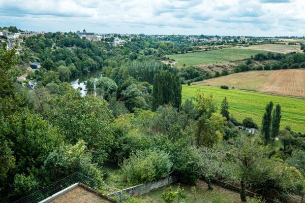Maison d’architecte et panorama sur la vallée à Thouars