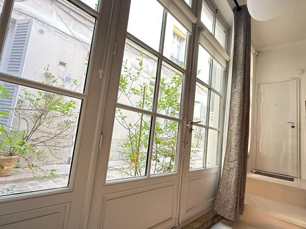 Loft Paris SAINT PAUL - BASTILLE - LE MARAIS / 54 m2