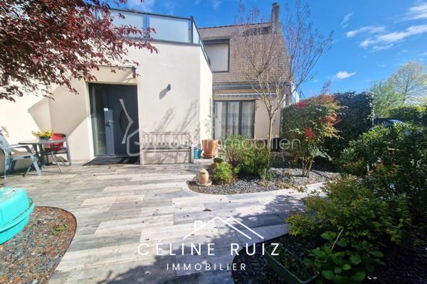 Bien RARE, pensé pour s’adapter à différents projets de vie (famille, investisseurs, projet d'entreprise ...)
Une configuration flexible et évolutive : la maison est édifiée sur trois niveaux.

EMPLACEMENT IDÉAL :
Idéalement située au cœur de Beaucouzé, à proximité immédiate des commerces de la commune, des écoles et des transports.
À moins de 10 minutes du centre-ville d’Angers, des transports en commun (bus et tramway) et à quelques minutes à pied du campus de Belle-Beille.

L'emplacement peut également convenir à un professionnel en recherche de visibilité.

Cette maison de 187,59 m² habitables, avec un sous-sol de 130 m², offre de beaux volumes et de nombreuses possibilités d’aménagement.

- Rez-de-chaussée confortable permettant une vie de PLAIN-PIED sur 130 m² (2 ou 3 chambres)
- Étage communiquant ou indépendant de 91 m² au sol (accès extérieur indépendant possible et déjà en place)
- Sous-sol complet de 130 m²

Au RDC :
Une vaste pièce de vie lumineuse ouverte sur la cuisine
Un espace nuit comprenant 2 chambres (dont une très grande, divisible pour créer une 3ème chambre)
Une salle de bain
Deux WC indépendants
Espaces de rangement

À l’ÉTAGE 
Deux chambres
Une salle d’eau
Un WC indépendant
Une grande pièce polyvalente de 30 m² (espace divisible en plusieurs chambres ou STUDIO locatif) avec accès privatif escalier extérieur et parking privatif.
Une grande terrasse agréable

L'étage peut être loué en T2 selon la configuration actuelle. L'étage est accessible depuis le RDC séparation par une porte en haut et bas de l'escalier. Il est également accessible depuis l'extérieur.

Au SOUS-SOL :
Sous-sol complet
2 portes de garage

Espaces de stockage, atelier, chaufferie

Les extérieurs :
Jardin avec espace paysager
Cour avec stationnement goudronné


À découvrir et à s’approprier selon vos envies.
VIDEO disponible sur demande