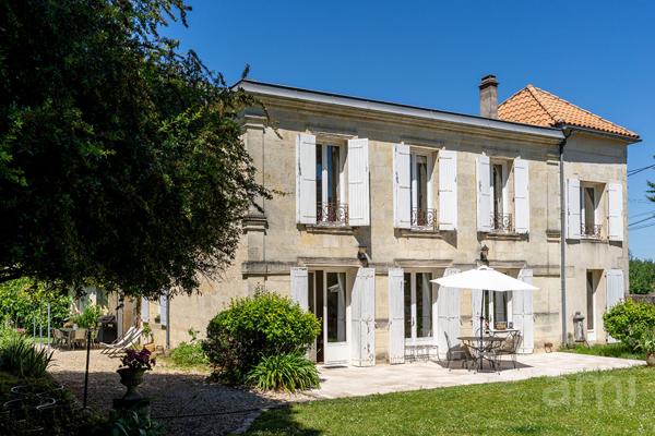 Artigues limite Tresses : Propriété de 221m2 sur 2500m2
