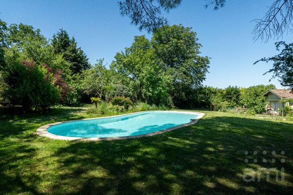 Artigues limite Tresses : Propriété de 221m2 sur 2500m2