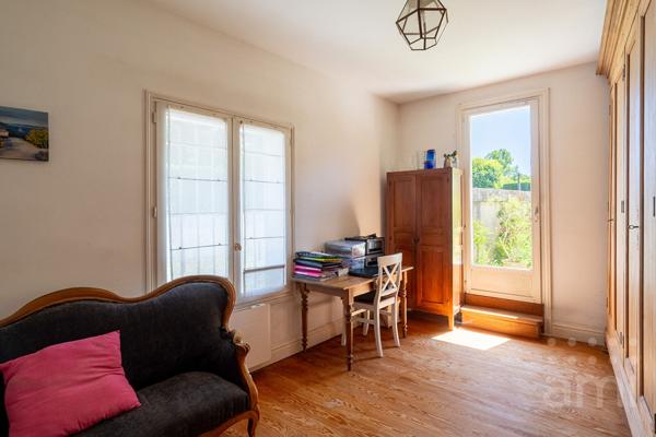 Artigues limite Tresses : Propriété de 221m2 sur 2500m2