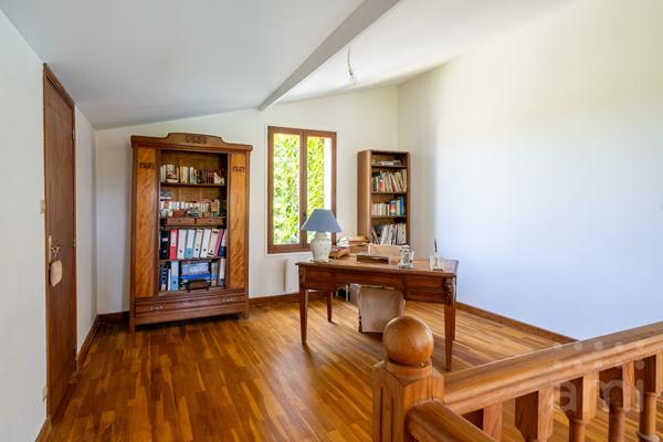 Artigues limite Tresses : Propriété de 221m2 sur 2500m2