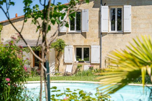 Artigues limite Tresses : Propriété de 221m2 sur 2500m2