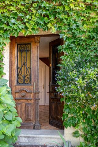 Artigues limite Tresses : Propriété de 221m2 sur 2500m2