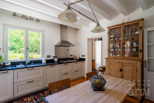 Artigues limite Tresses : Propriété de 221m2 sur 2500m2