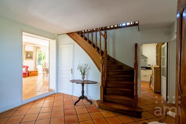 Artigues limite Tresses : Propriété de 221m2 sur 2500m2
