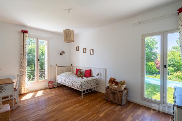 Artigues limite Tresses : Propriété de 221m2 sur 2500m2