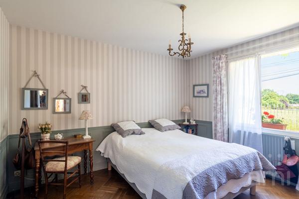 Artigues limite Tresses : Propriété de 221m2 sur 2500m2