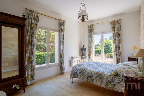 Artigues limite Tresses : Propriété de 221m2 sur 2500m2
