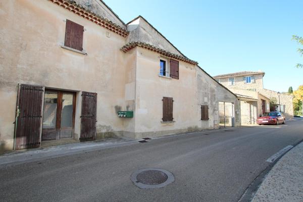 BEL APPARTEMENT AU CENTRE DU VILLAGE - CLIMATISATION et POELE A GRANULES