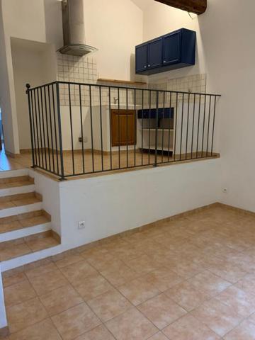 BEL APPARTEMENT AU CENTRE DU VILLAGE - CLIMATISATION et POELE A GRANULES