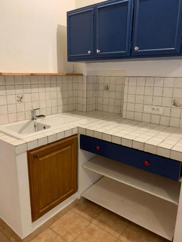 BEL APPARTEMENT AU CENTRE DU VILLAGE - CLIMATISATION et POELE A GRANULES