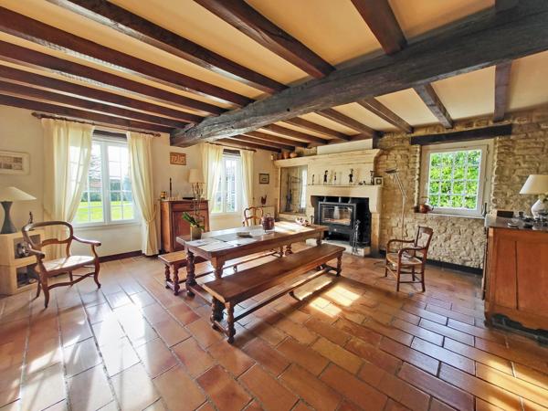 Élégante maison de maître charentaise avec grande piscine chauffée