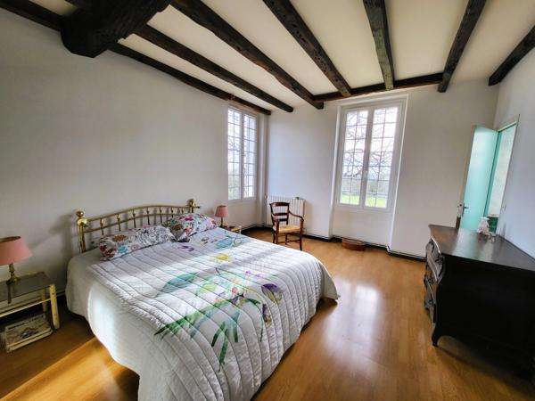 Élégante maison de maître charentaise avec grande piscine chauffée