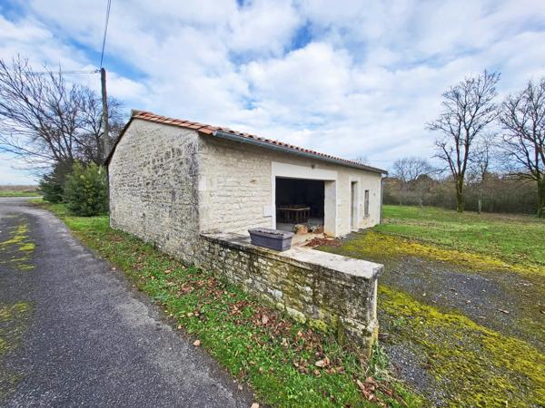 Élégante maison de maître charentaise avec grande piscine chauffée