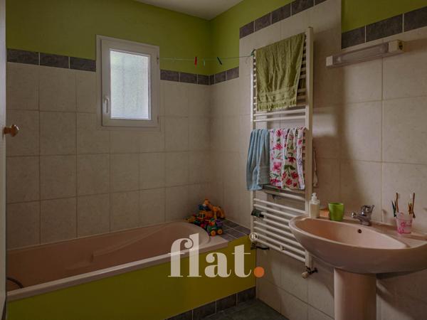 MAISON en impasse 3 CH + BUREAU + STUDIO INDEPENDANT + GARAGE