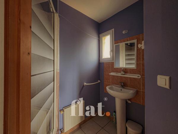 MAISON en impasse 3 CH + BUREAU + STUDIO INDEPENDANT + GARAGE