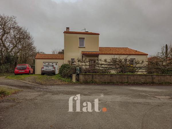 MAISON en impasse 3 CH + BUREAU + STUDIO INDEPENDANT + GARAGE