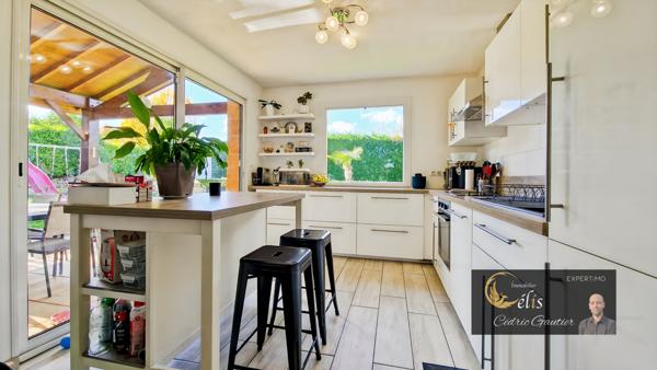 Villefontaine (38090) Maison individuelle plain-pied 118m², terrain 789m² avec piscine à Villefontaine