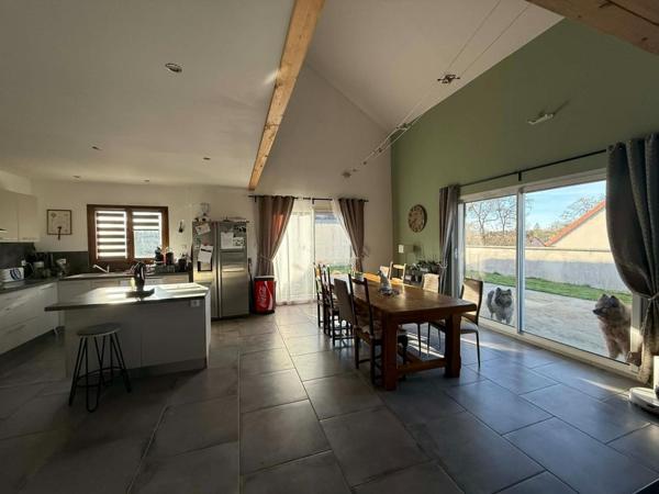 Maison familiale récente avec 4 Chambres.