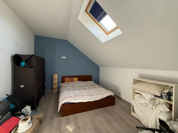 Maison familiale récente avec 4 Chambres.