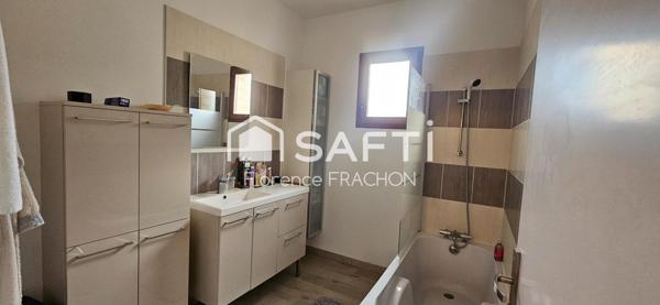 Maison familiale récente avec 4 Chambres.