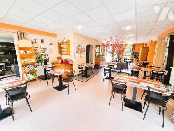 VENTE DES MURS ET DU FONDS DE COMMERCE ET MATERIEL de Bar-restaurant-traiteur-épicerie-point La...
