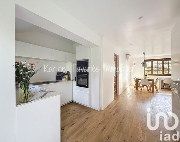 Maison traditionnelle 9 pièces de 152 m² à Bures-sur-Yvette (91440)