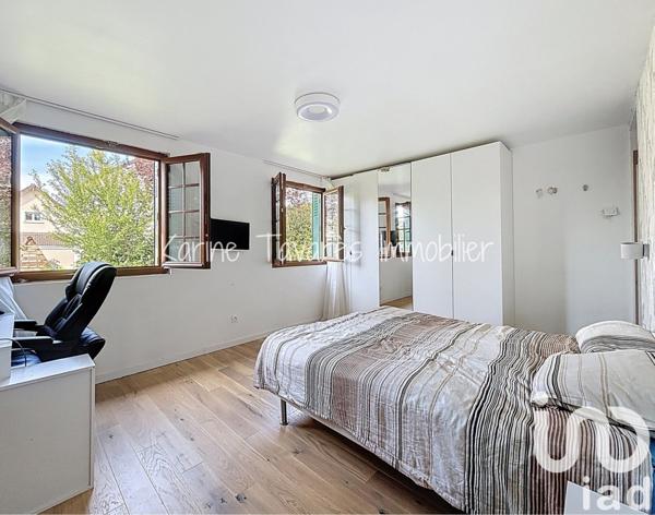 Maison traditionnelle 9 pièces de 152 m² à Bures-sur-Yvette (91440)