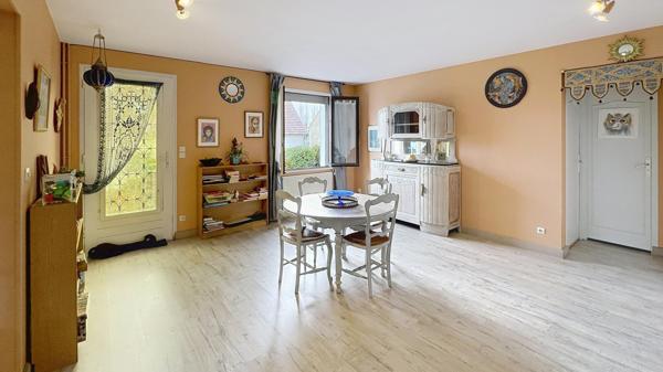 Chécy Centre et Canal/Loire, emplacement privilégié : nature et pratique pour cette maison 5 chambres, possible 6, sur sous-sol total.