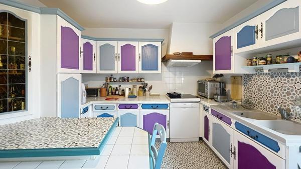 Chécy Centre et Canal/Loire, emplacement privilégié : nature et pratique pour cette maison 5 chambres, possible 6, sur sous-sol total.