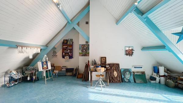 Chécy Centre et Canal/Loire, emplacement privilégié : nature et pratique pour cette maison 5 chambres, possible 6, sur sous-sol total.