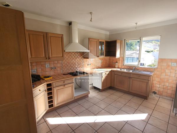 Maison 2 appartements, Jardin et garage 04160 L Escale 113 m2, Alpes de Haute Provence