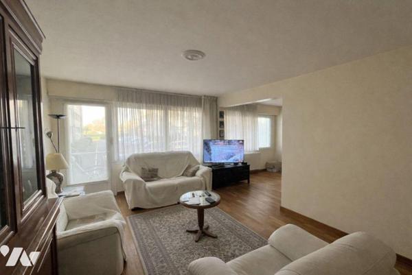 Appartement à Vendre uniquement chez votre Notaire.
Notre Service Immobilier vous propose ce t...