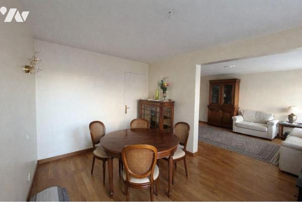 Appartement à Vendre uniquement chez votre Notaire.
Notre Service Immobilier vous propose ce t...