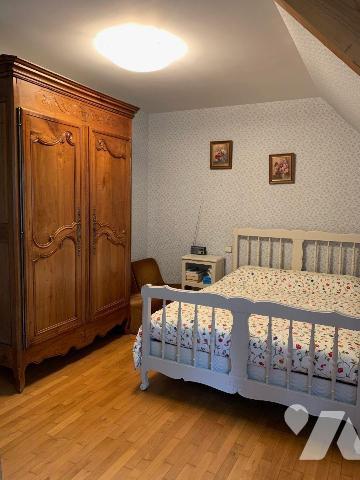 A VENDRE, dans un cadre de verdure, en sortie de bourg, à 15 min de MAYENNE, nous proposons à l...