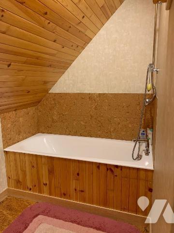 A VENDRE, dans un cadre de verdure, en sortie de bourg, à 15 min de MAYENNE, nous proposons à l...