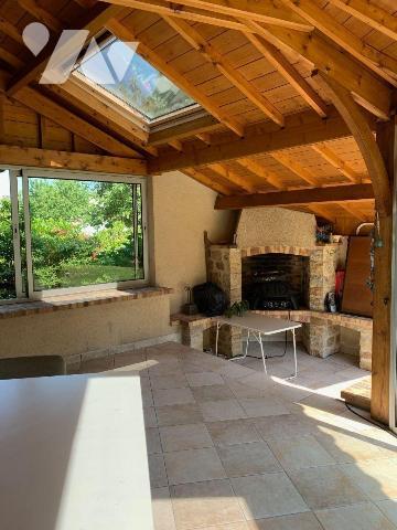 A VENDRE, dans un cadre de verdure, en sortie de bourg, à 15 min de MAYENNE, nous proposons à l...