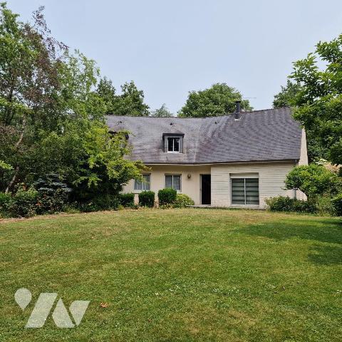 A VENDRE, dans un cadre de verdure, en sortie de bourg, à 15 min de MAYENNE, nous proposons à l...