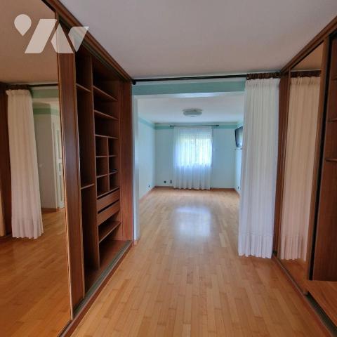 A VENDRE, dans un cadre de verdure, en sortie de bourg, à 15 min de MAYENNE, nous proposons à l...