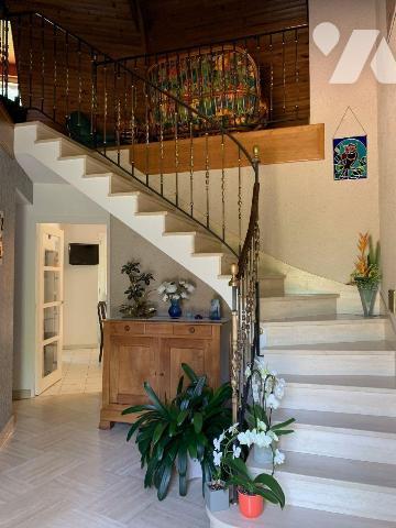 A VENDRE, dans un cadre de verdure, en sortie de bourg, à 15 min de MAYENNE, nous proposons à l...